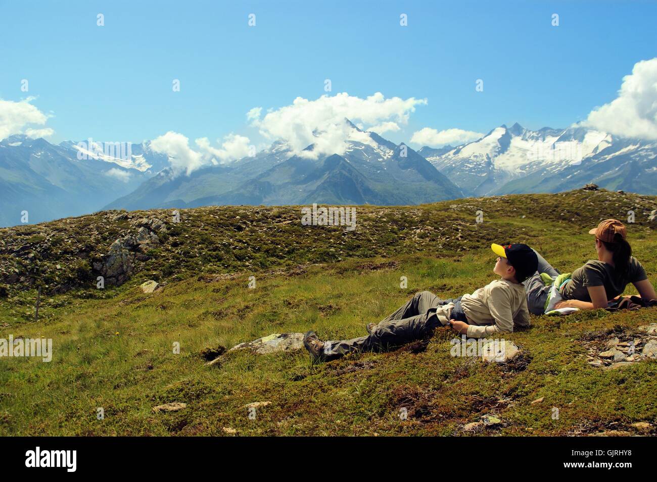 Family with mountains hi-res stock photography and images - Alamy