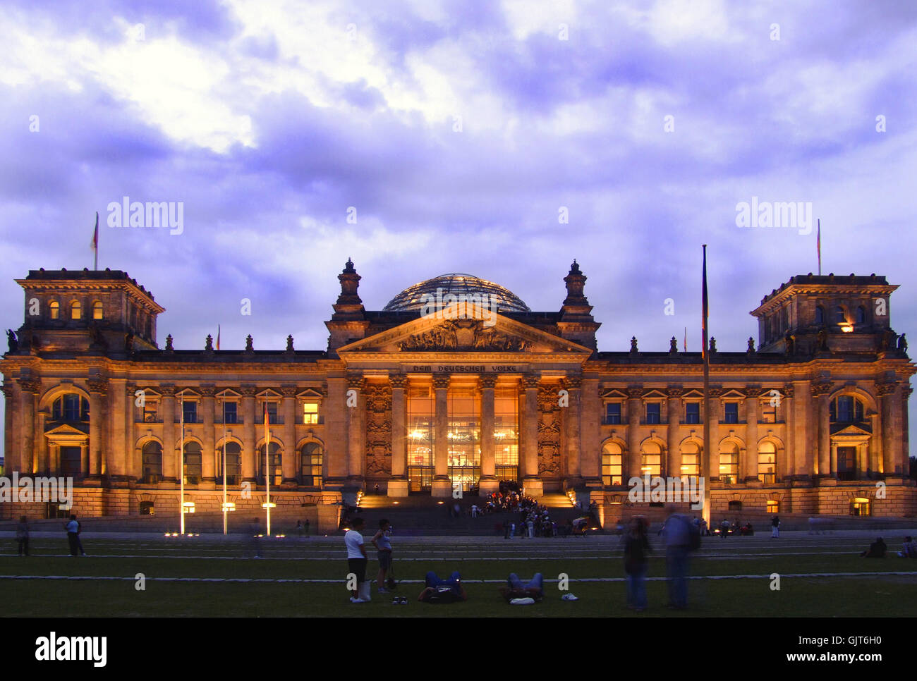 Berlin night people party hi-res stock photography and images - Alamy