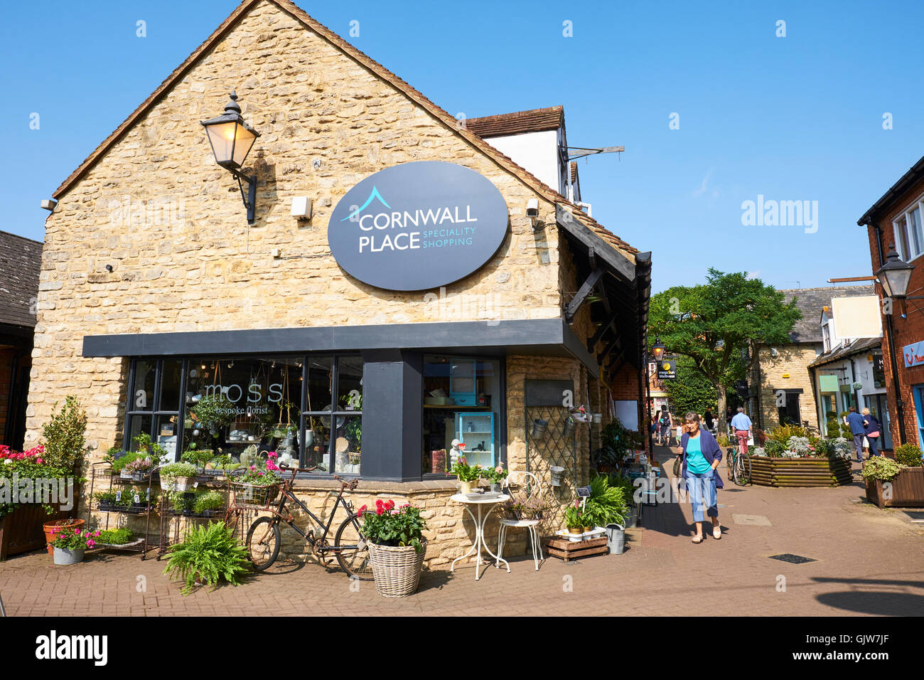 Shops retail town cornwall hires stock photography and images Alamy