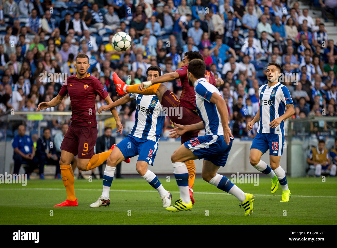 Porto Portugal 17th Aug 2016 Ac Roma Player Mohamed Salah In Action During The Uefa Champions League 2016 17 Play Offs St Leg Match Between Fc Porto And Ac Roma At Dragon Stadium On