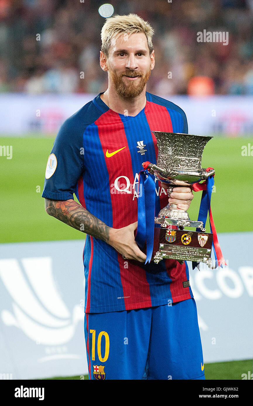 Fc barcelonas lionel messi poses hires stock photography and images