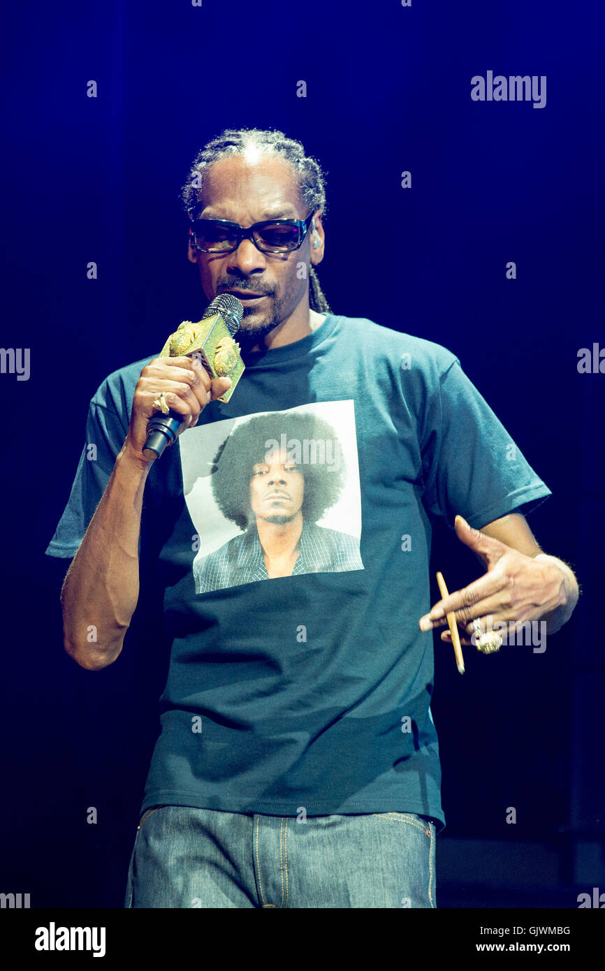 Tinley Park, Illinois, USA. 16th Aug, 2016. Rapper SNOOP DOGG performs