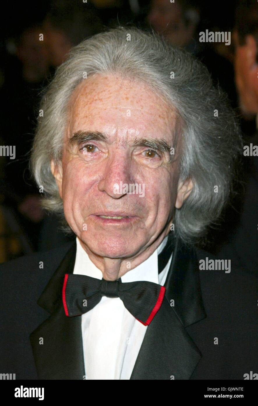 (dpa) - Film director Arthur Hiller at the 'Vanity Fair' party in Morton's Restaurant following the Oscar award ceremony in Los Angeles, 24 March 2002. Hiller, who became famous in 1970s for directing 'Love Story', received the Jean Hersholt Humanitarian Award at the 74th Oscar award show. | usage worldwide Stock Photo