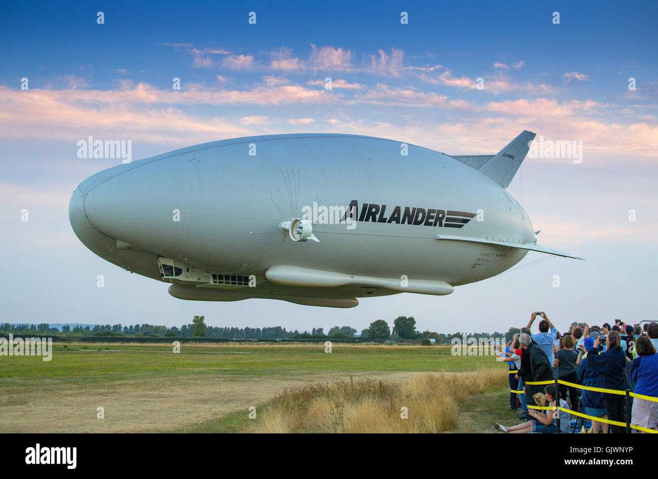 Cardington, Beds, UK. 17th August, 2016. Hybrid air vehicles Airlander landing at Cardington Credit:  Darren Harbar/Alamy Live News Stock Photo