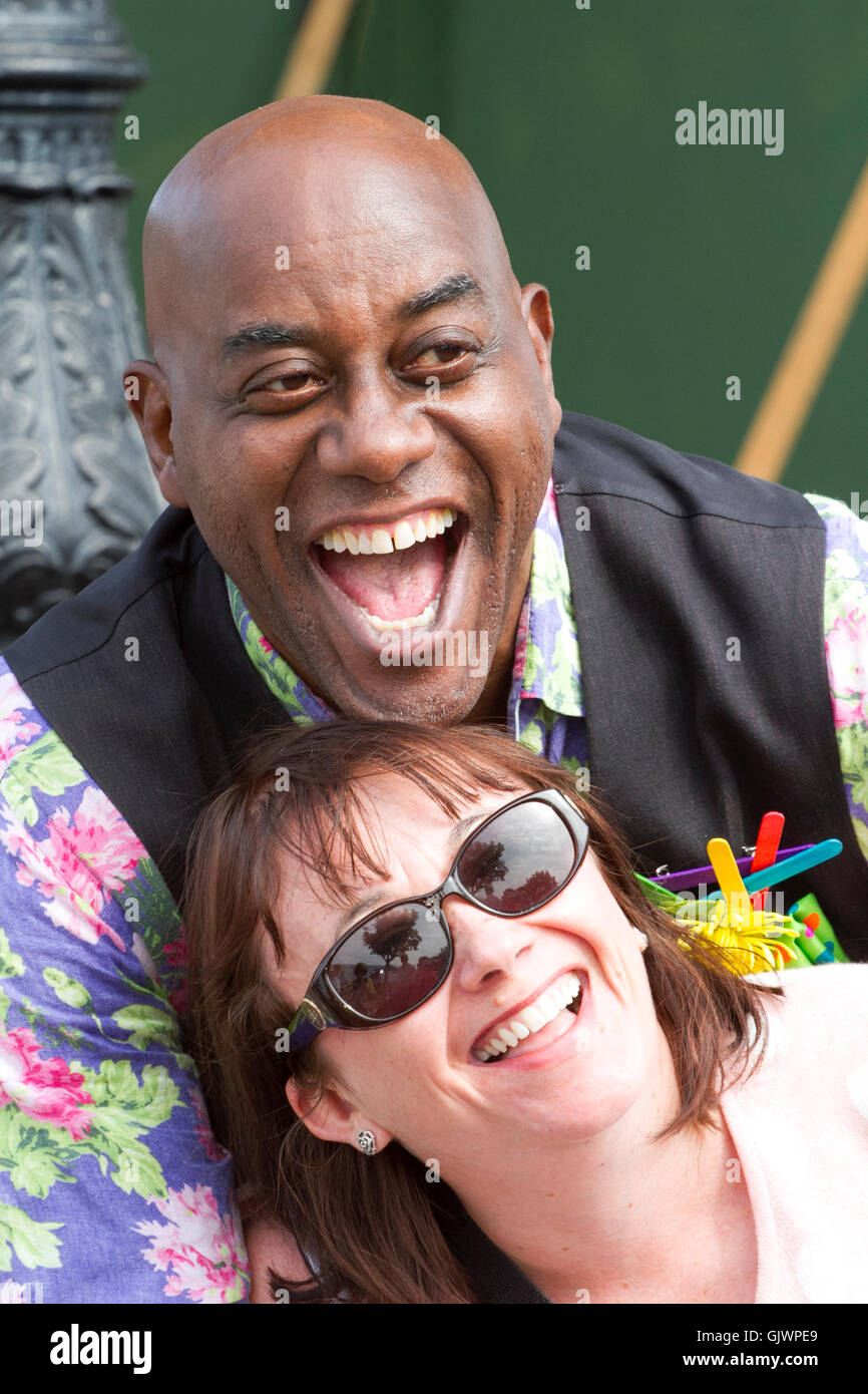 Tv chef ainsley harriott hires stock photography and images Alamy