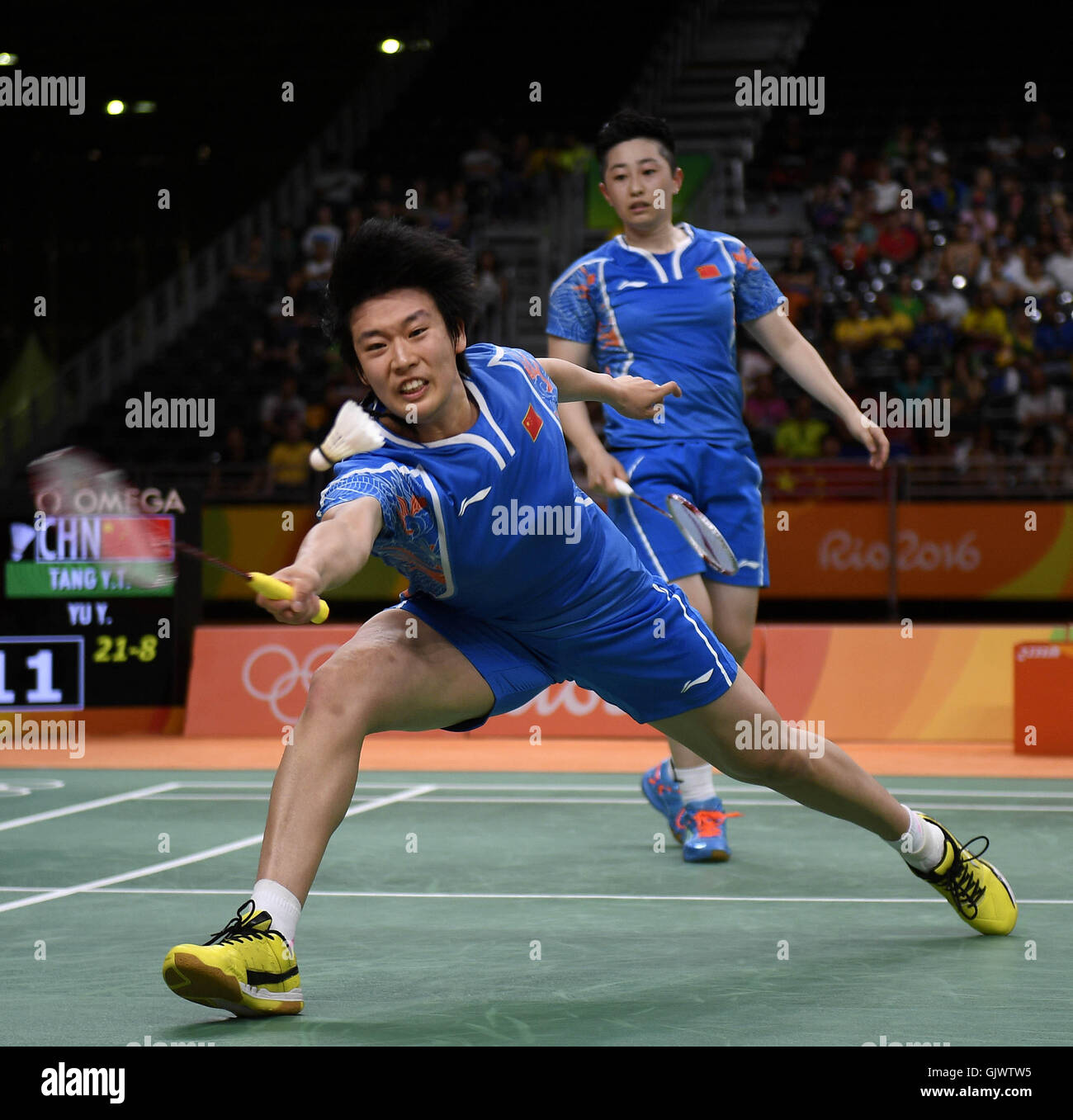 Rio De Janeiro, Brazil. 18th Aug, 2016. China's Tang Yuanting and Yu Yang (R) compete during the women's doubles badminton bronze medal match between China's Tang Yuanting and Yu Yang and South Korea's Jung Kyung Eun and Shin Seung Chan at the 2016 Rio Olympic Games in Rio de Janeiro, Brazil, on Aug. 18, 2016. Tang Yuanting and Yu Yang lost the match with 0:2. Credit:  Wang Peng/Xinhua/Alamy Live News Stock Photo