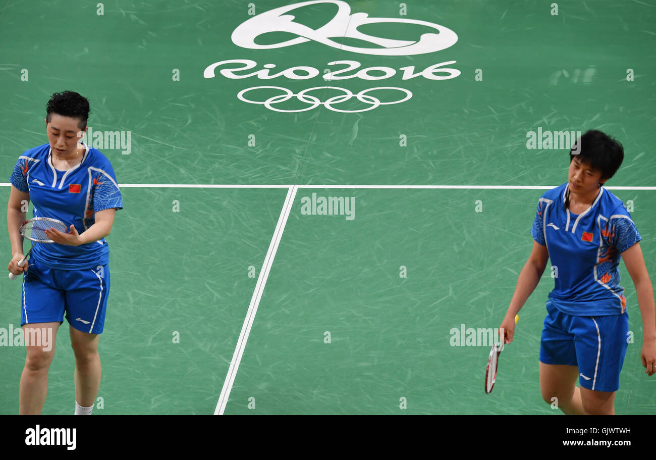 Rio De Janeiro, Brazil. 18th Aug, 2016. China's Tang Yuanting and Yu Yang (L) compete during the women's doubles badminton bronze medal match between China's Tang Yuanting and Yu Yang and South Korea's Jung Kyung Eun and Shin Seung Chan at the 2016 Rio Olympic Games in Rio de Janeiro, Brazil, on Aug. 18, 2016. Tang Yuanting and Yu Yang lost the match with 0:2. Credit:  Lui Siu Wai/Xinhua/Alamy Live News Stock Photo