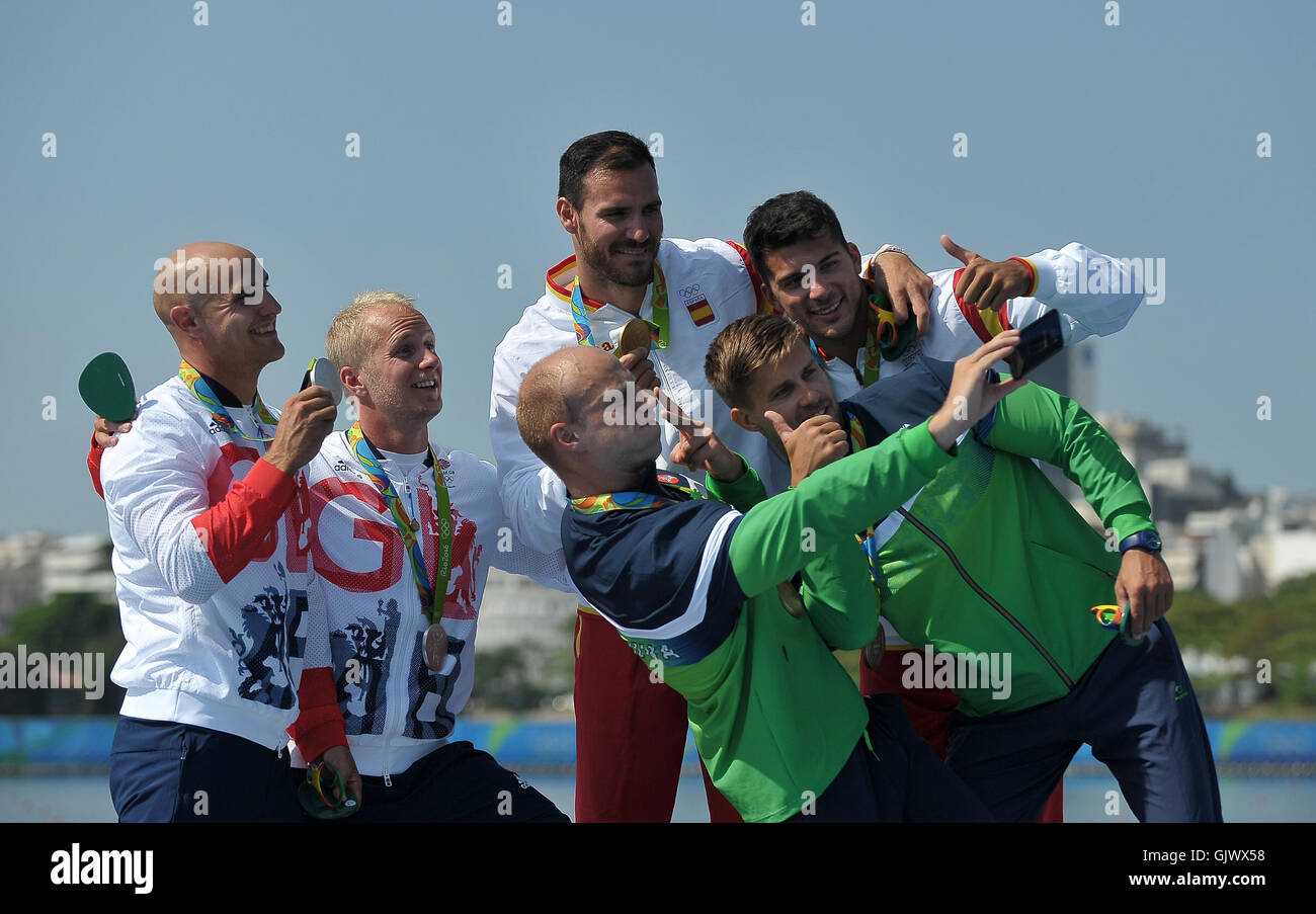 Rio de Janeiro, Brazil. 18th Aug, 2016.  The 6 medalists have a selfie on the podium. Canoe sprint. Lagoa lake. Rio de Janeiro. Brazil. 18/08/2016. Credit:  Sport In Pictures/Alamy Live News Stock Photo