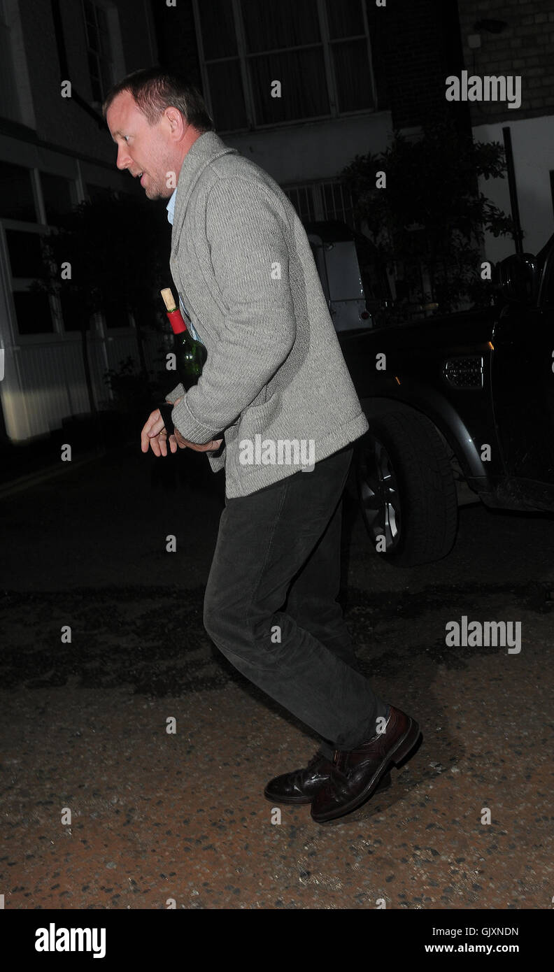 Guy Ritchie seen arriving at Madonnas London home with a bottle of wine ...