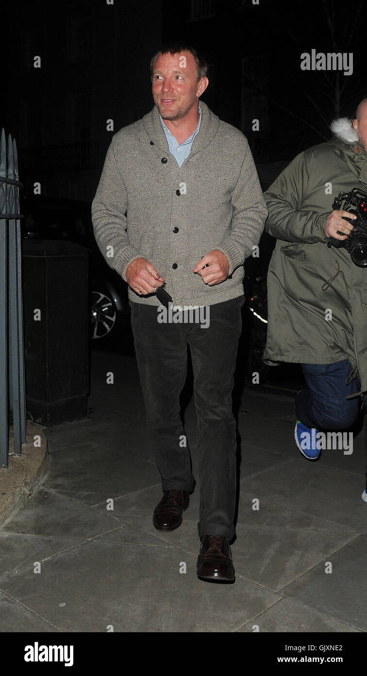Guy Ritchie seen arriving at Madonnas London home with a bottle of wine ...