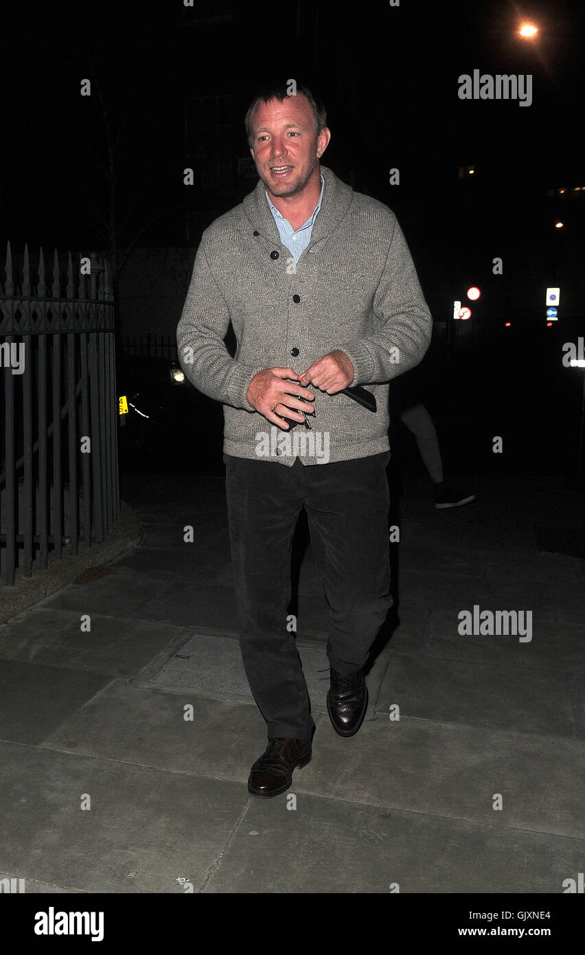 Guy Ritchie seen arriving at Madonnas London home with a bottle of wine ...