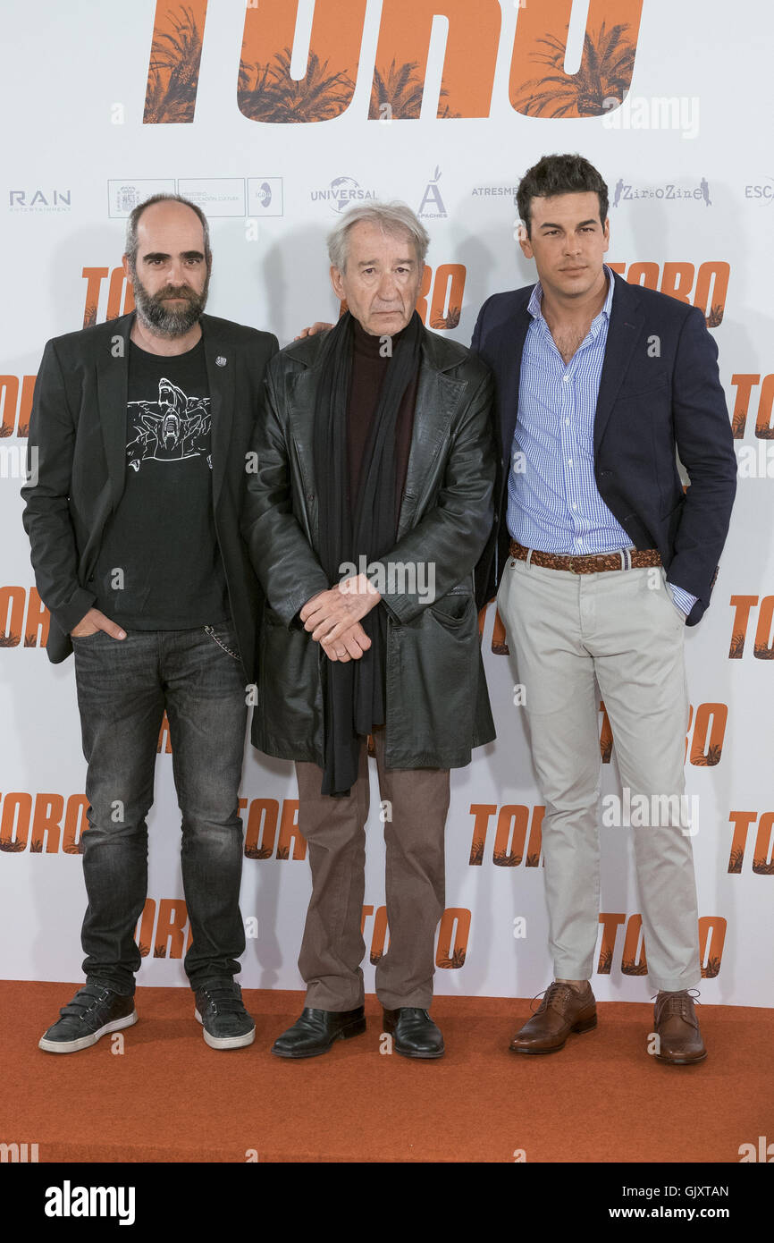 Toro' photocall in Madrid  Featuring: Luis Tosar, Jose Sacristan, Mario Casas Where: Madrid, Spain When: 19 Apr 2016 Stock Photo