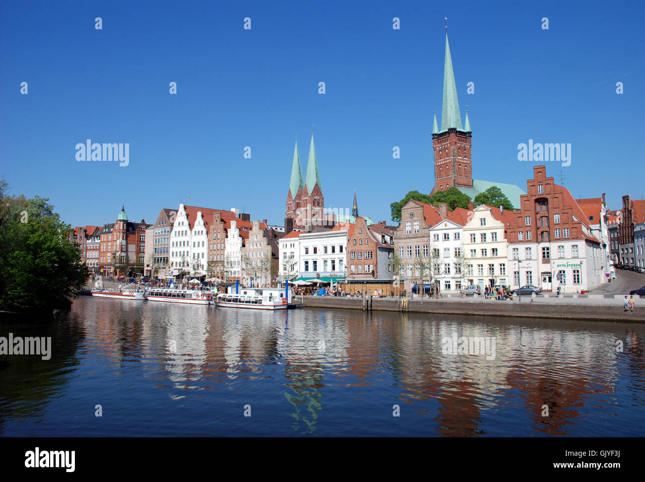 Fluss Fluss Gebaude Haus Hauser Lander Land Wasser Stock Photos