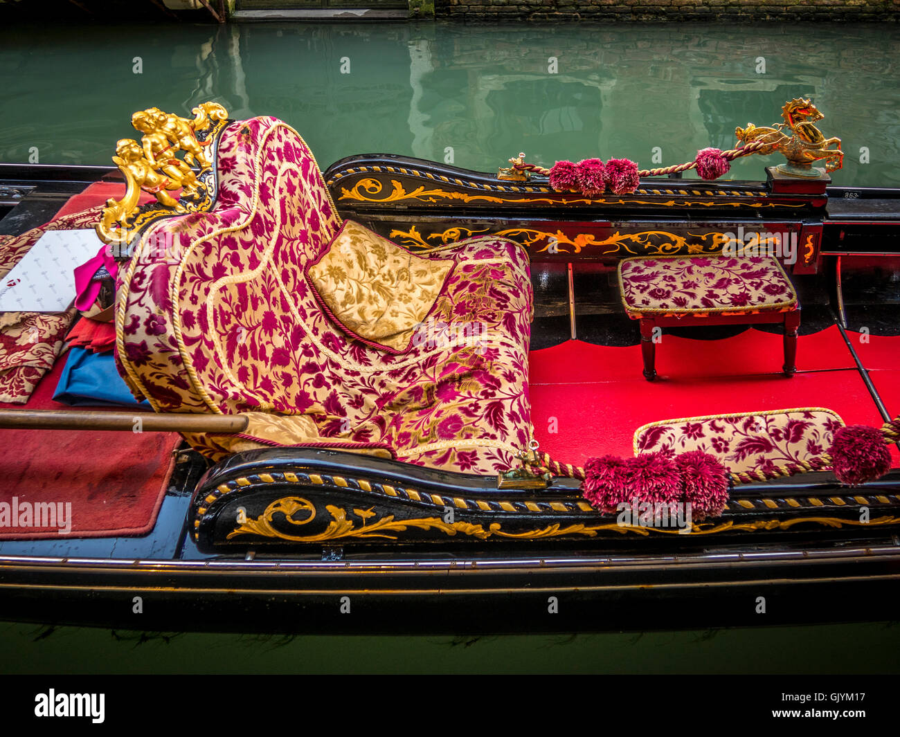 Gondola upholstered hires stock photography and images Alamy