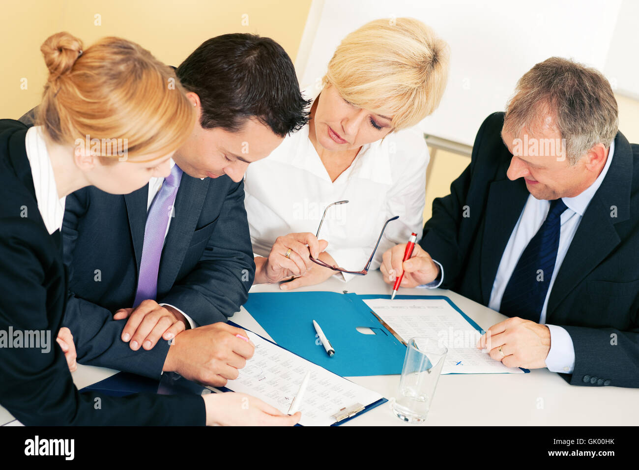 Contracts management hi-res stock photography and images - Alamy
