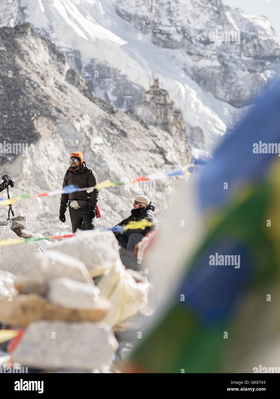 Hikers take a break on their journey of Everest Base Camp in the Himalayan Mountains of Nepal Stock Photo