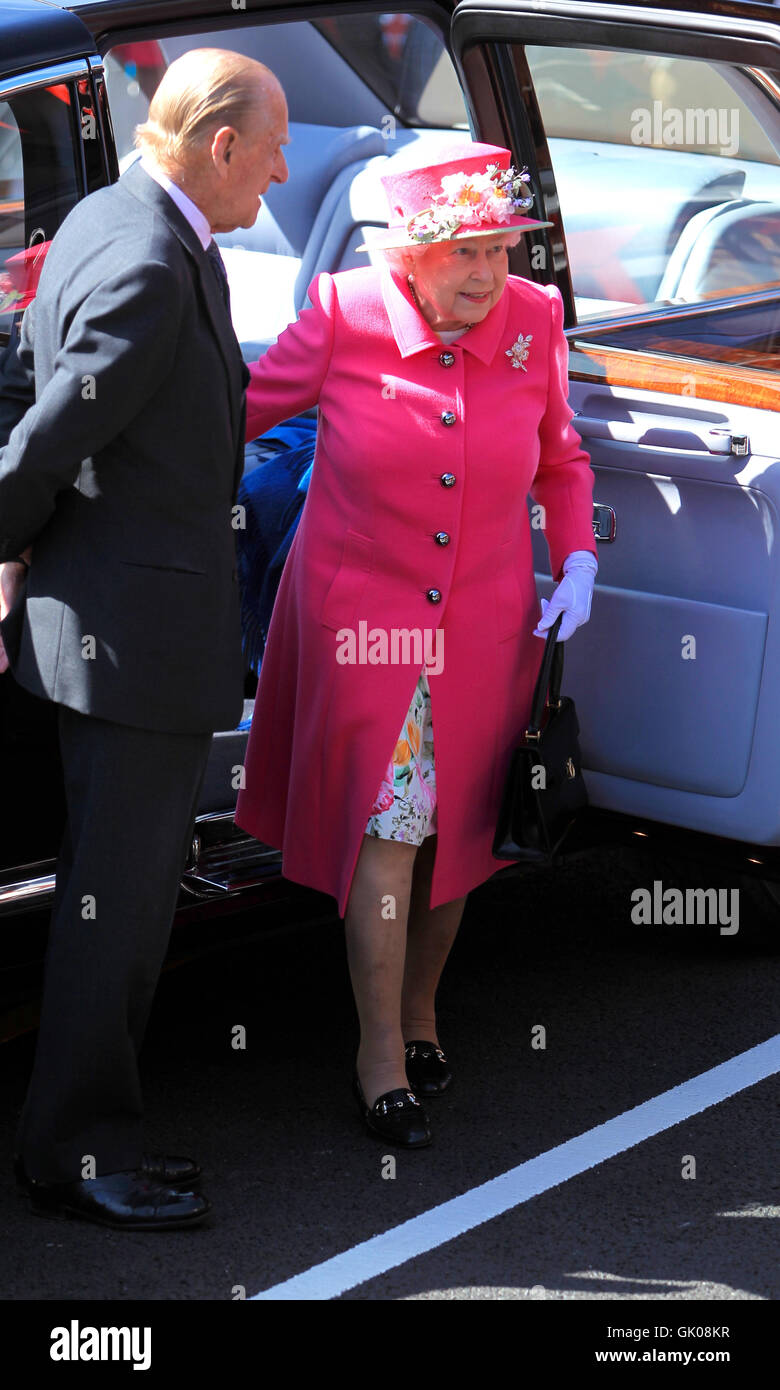 Sorting Queen Queen Elizabeth II visits the Royal Mail sorting office in Windsor, one ...