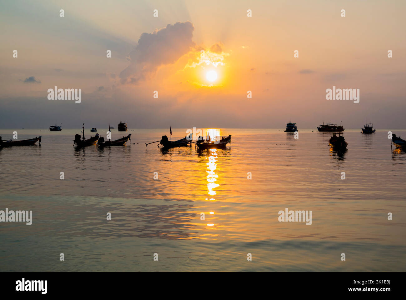 Sunset view boats beach hi-res stock photography and images - Alamy