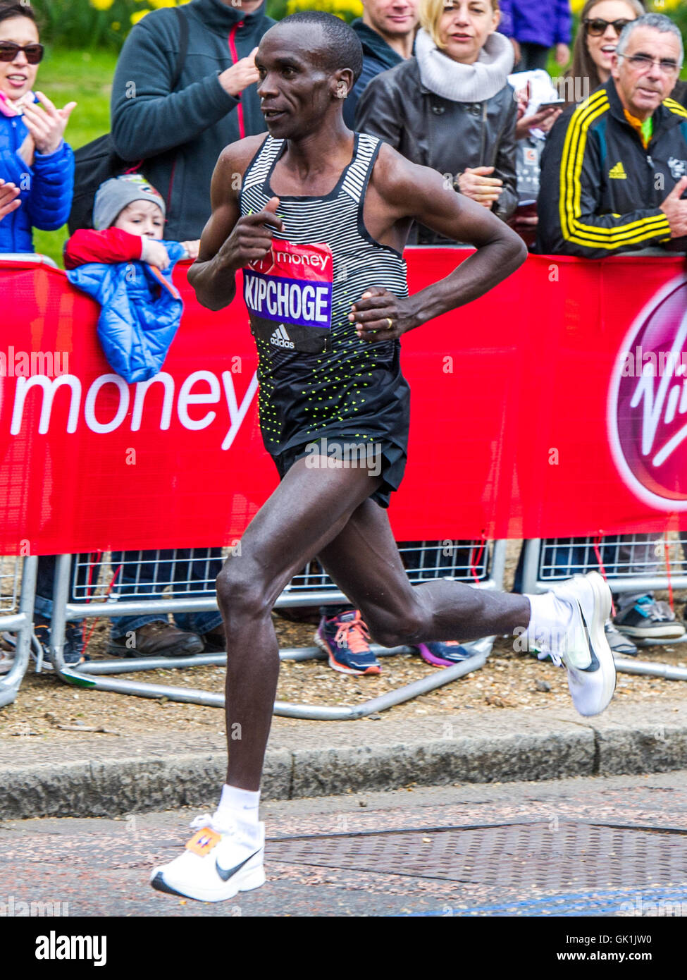 Eliud Kipchoge, Elite Men's winner of the London Marathon 2016 running on  Birdcage Walk 600 metres from the finish line on the Mall. Featuring: Eliud  Kipchoge, Elite Men's winner of the London