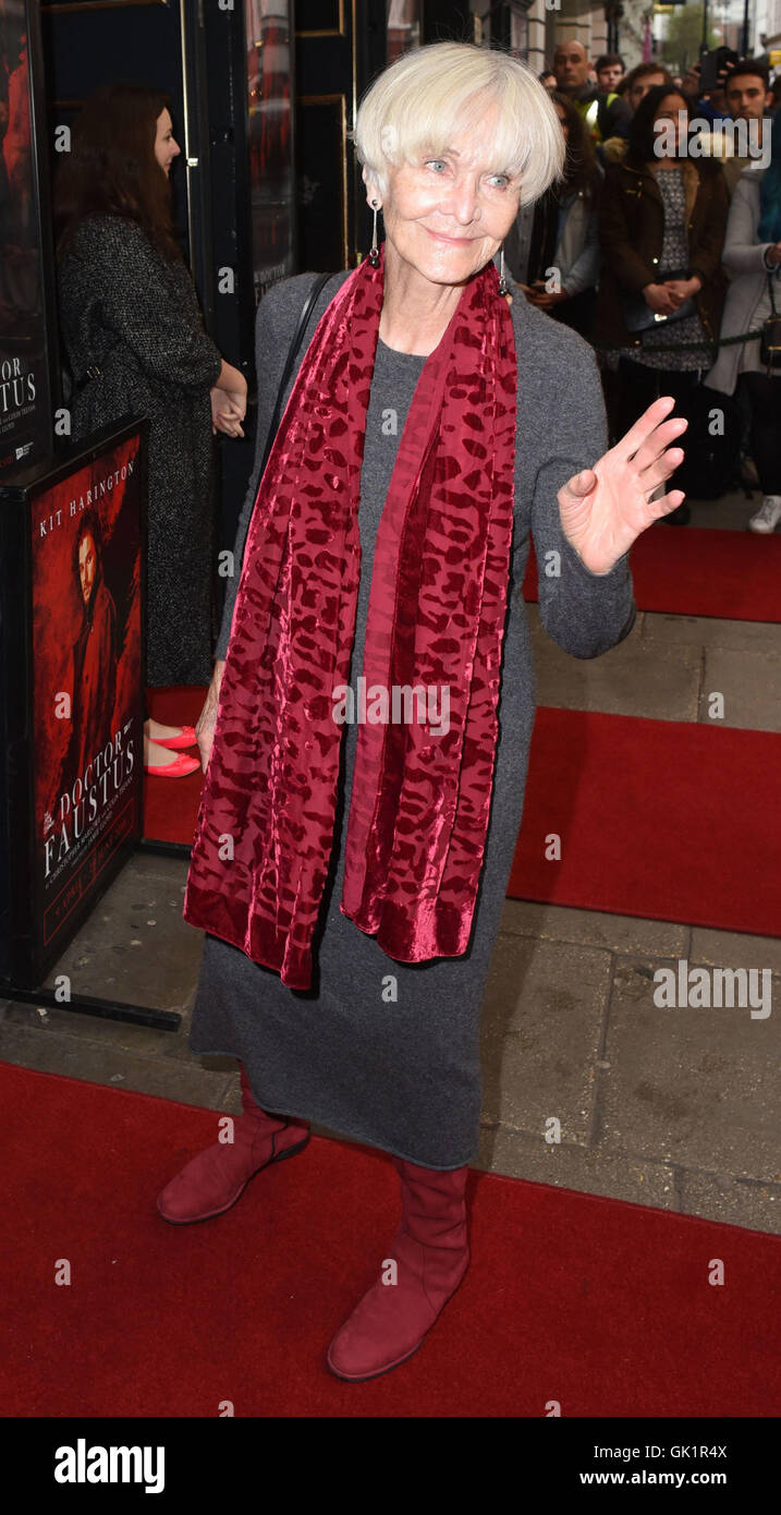Doctor Faustus gala evening at Duke Of York's Theatre - Outside Arrivals  Featuring: Sheila Hancock Where: London, United Kingdom When: 25 Apr 2016 Stock Photo