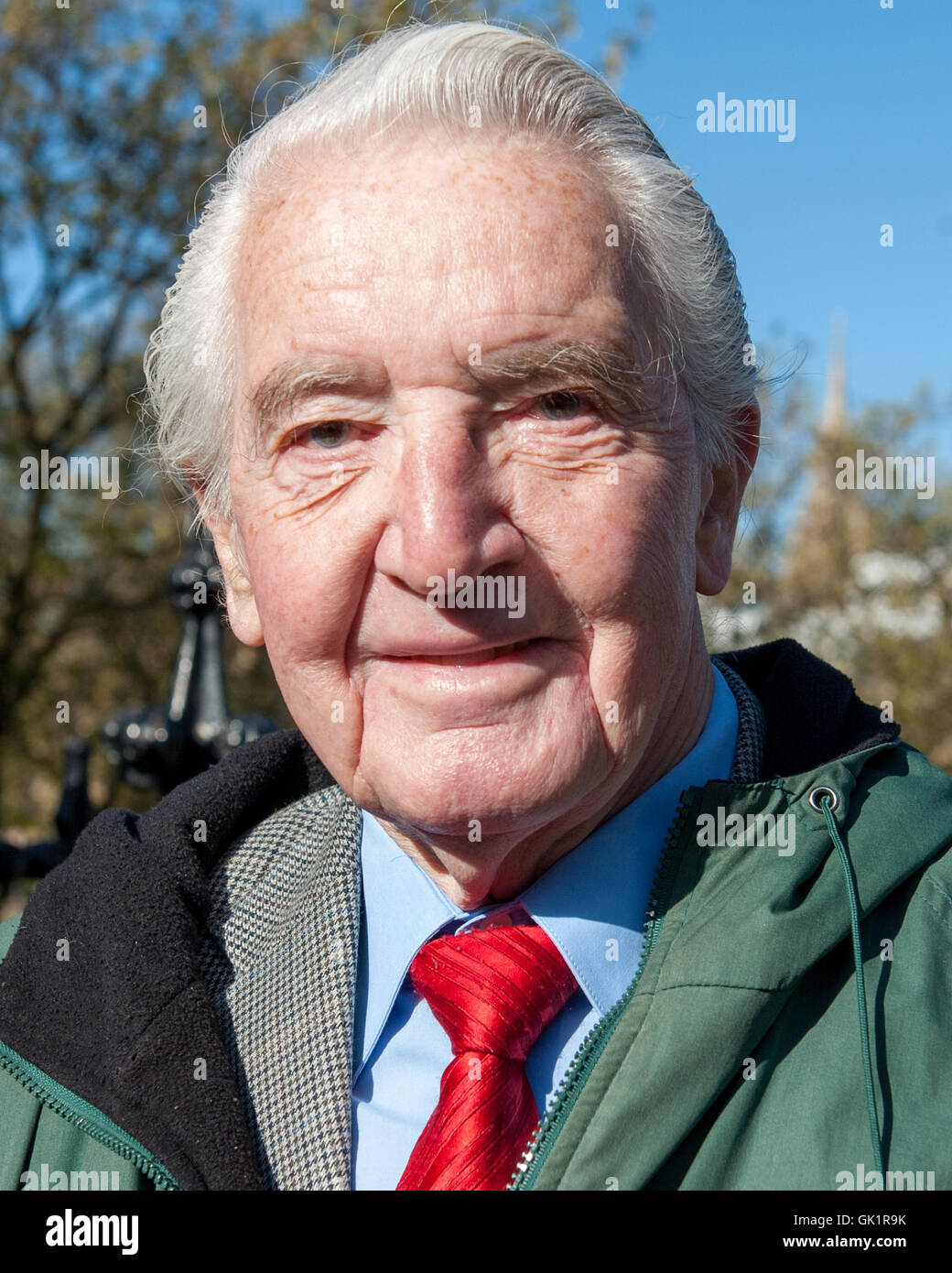 Dennis Skinner joins the Junior Doctor's picket line at St Thomas