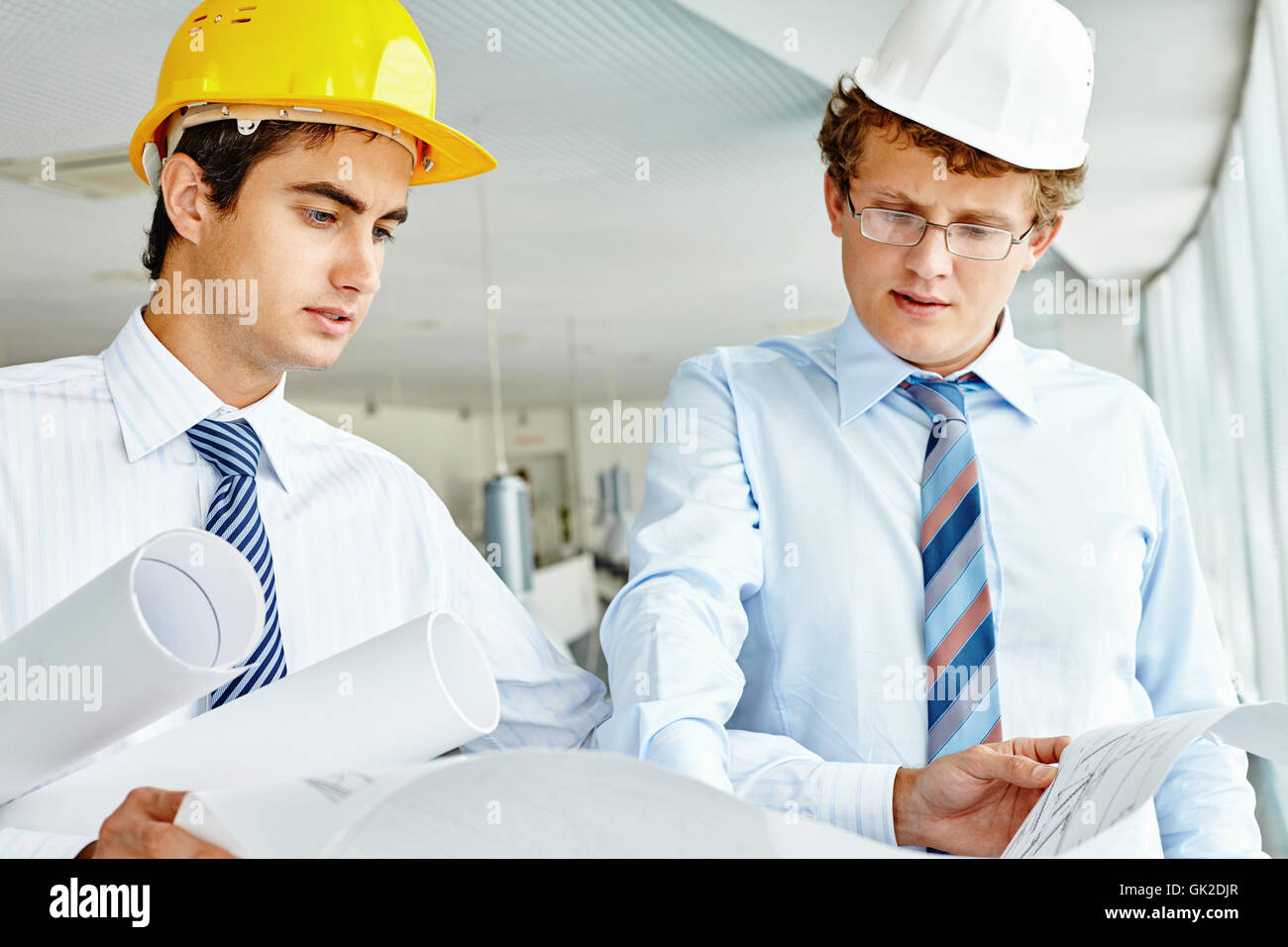 Куда пойти учиться на инженера. Профессии в техникуме после 9. Инженер на заводе. Студенты программисты. Техническая эксплуатация радиоэлектронного оборудования.