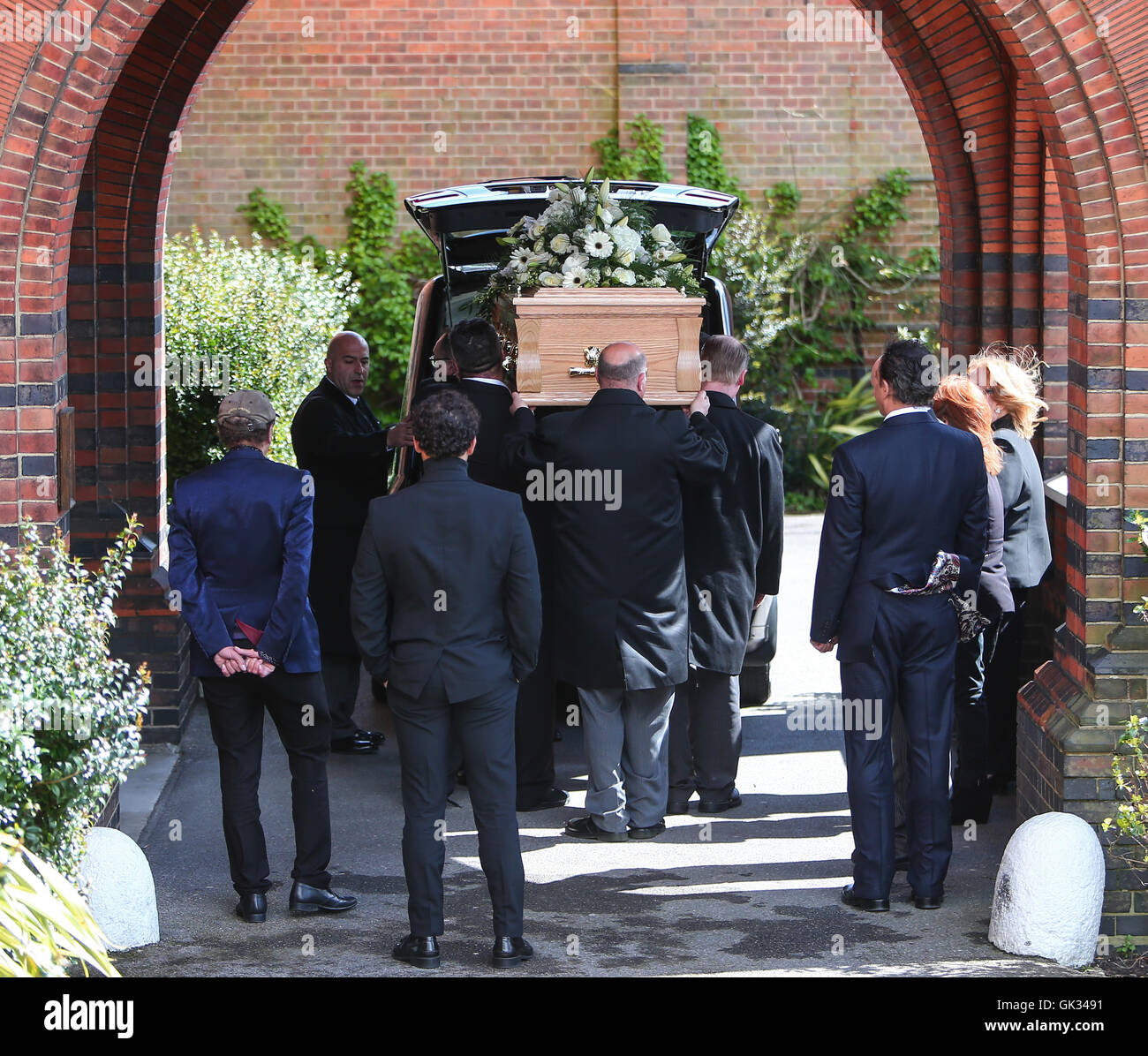 The funeral of David Gest at Golders Green Crematorium Featuring:  Atmosphere Where: London, United Kingdom When: 29 Apr 2016 Stock Photo -  Alamy