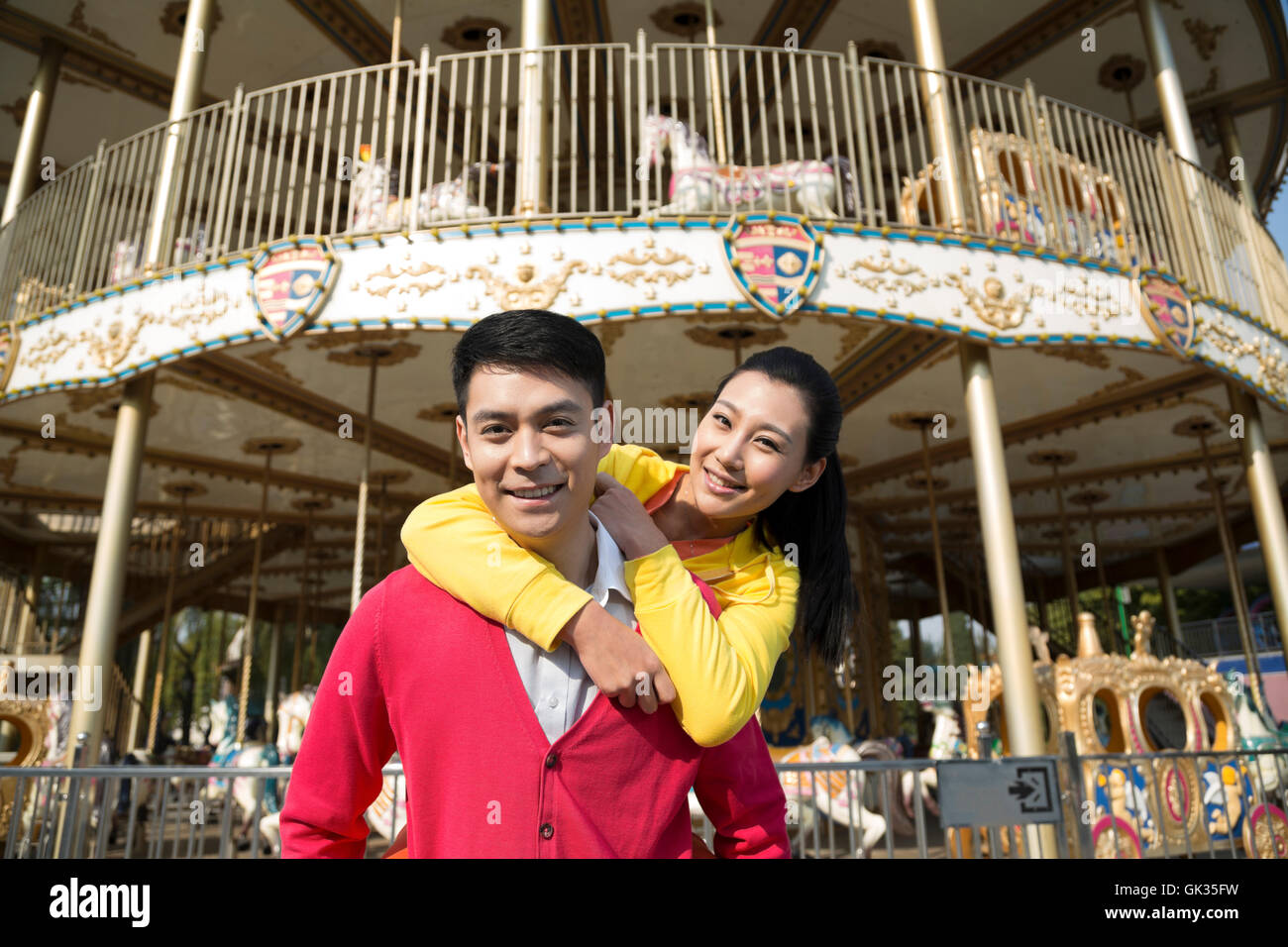 Young couple went to the amusement park Stock Photo - Alamy