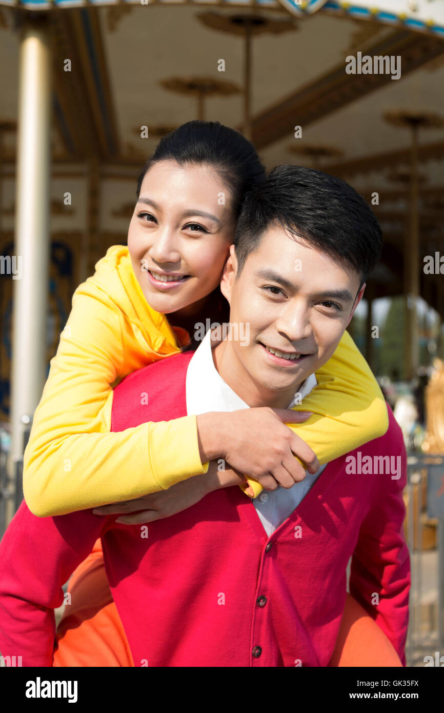 Young couple went to the amusement park Stock Photo - Alamy