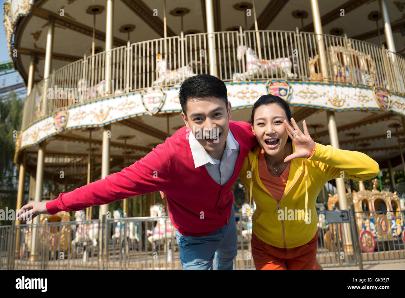 Young couple went to the amusement park Stock Photo - Alamy