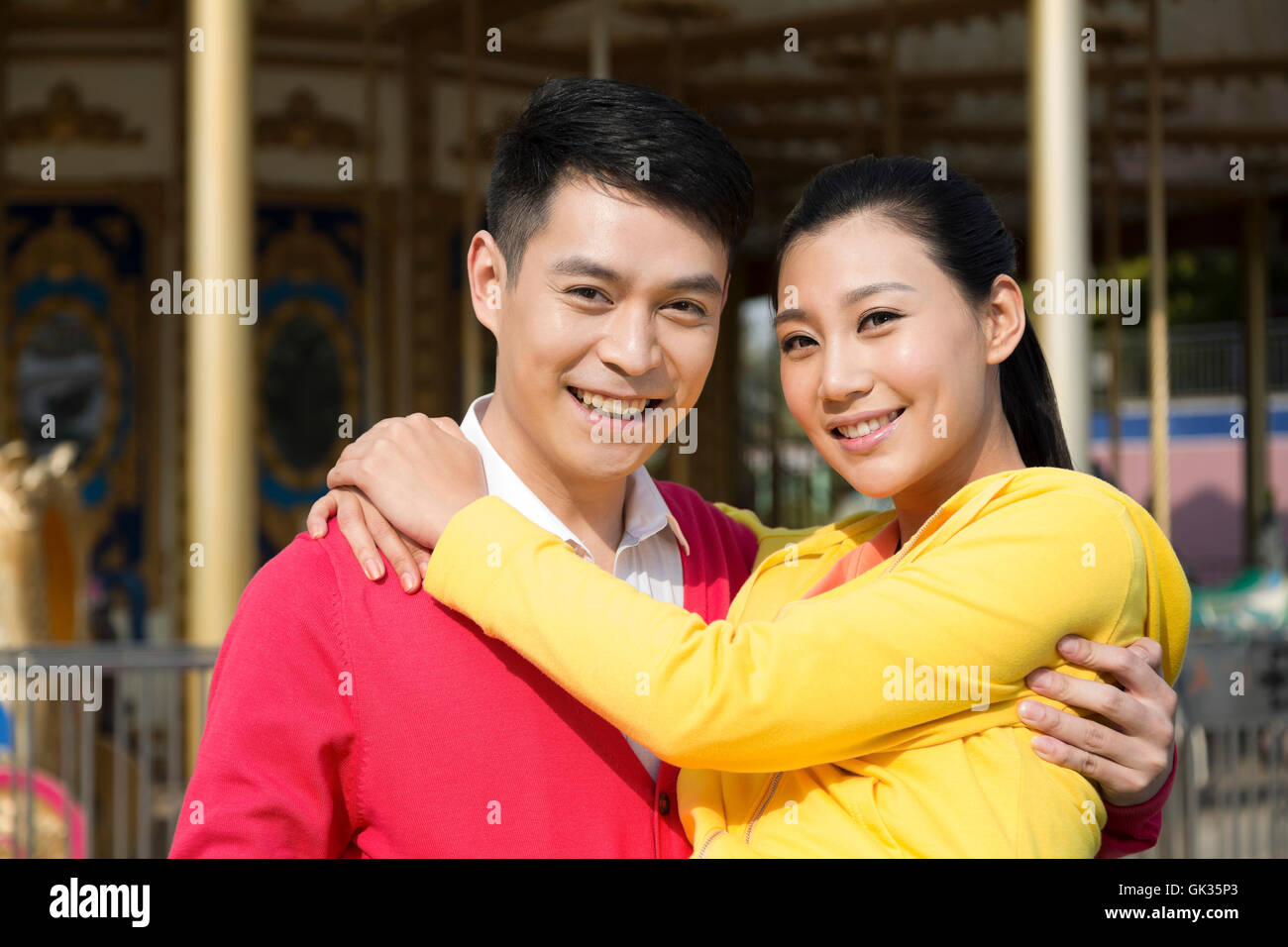 Young couple went to the amusement park Stock Photo - Alamy