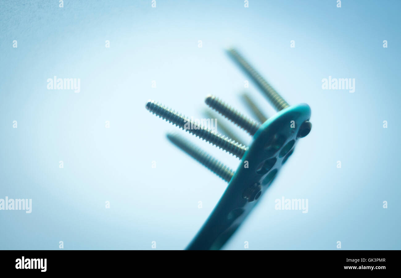 Orthopedics and Traumatology surgery plate & screws surgical titanium