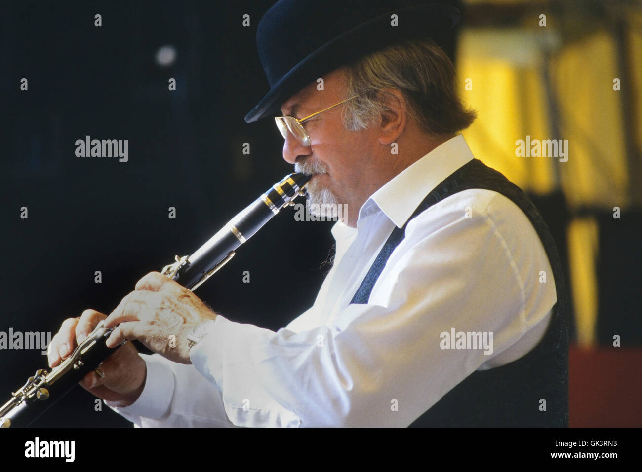 Acker Bilk on stage at Hastings. East Sussex. July 1999 Stock Photo