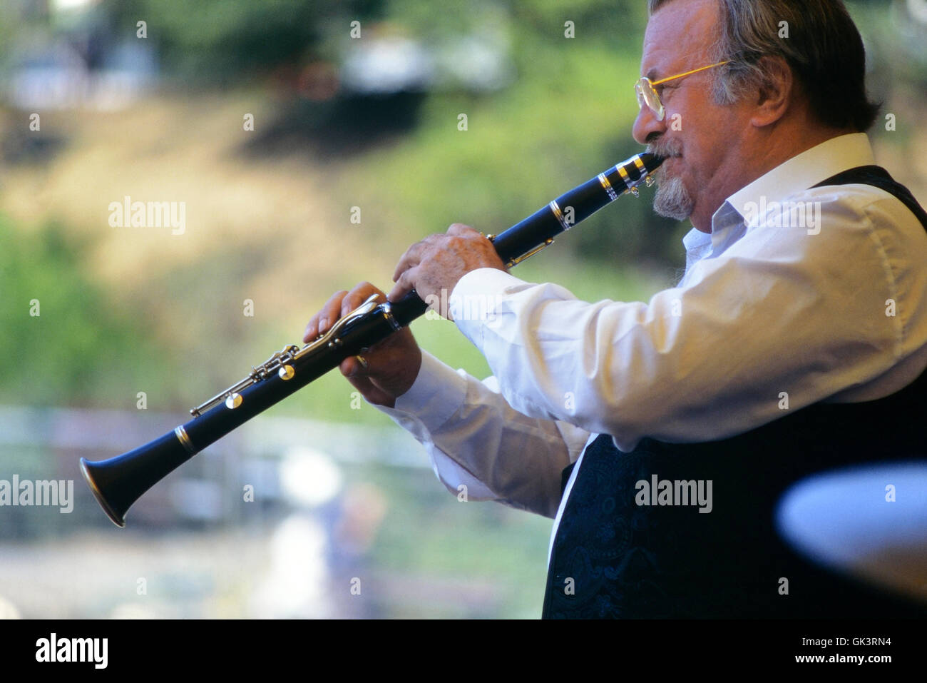 Acker Bilk on stage at Hastings. East Sussex. July 1999 Stock Photo