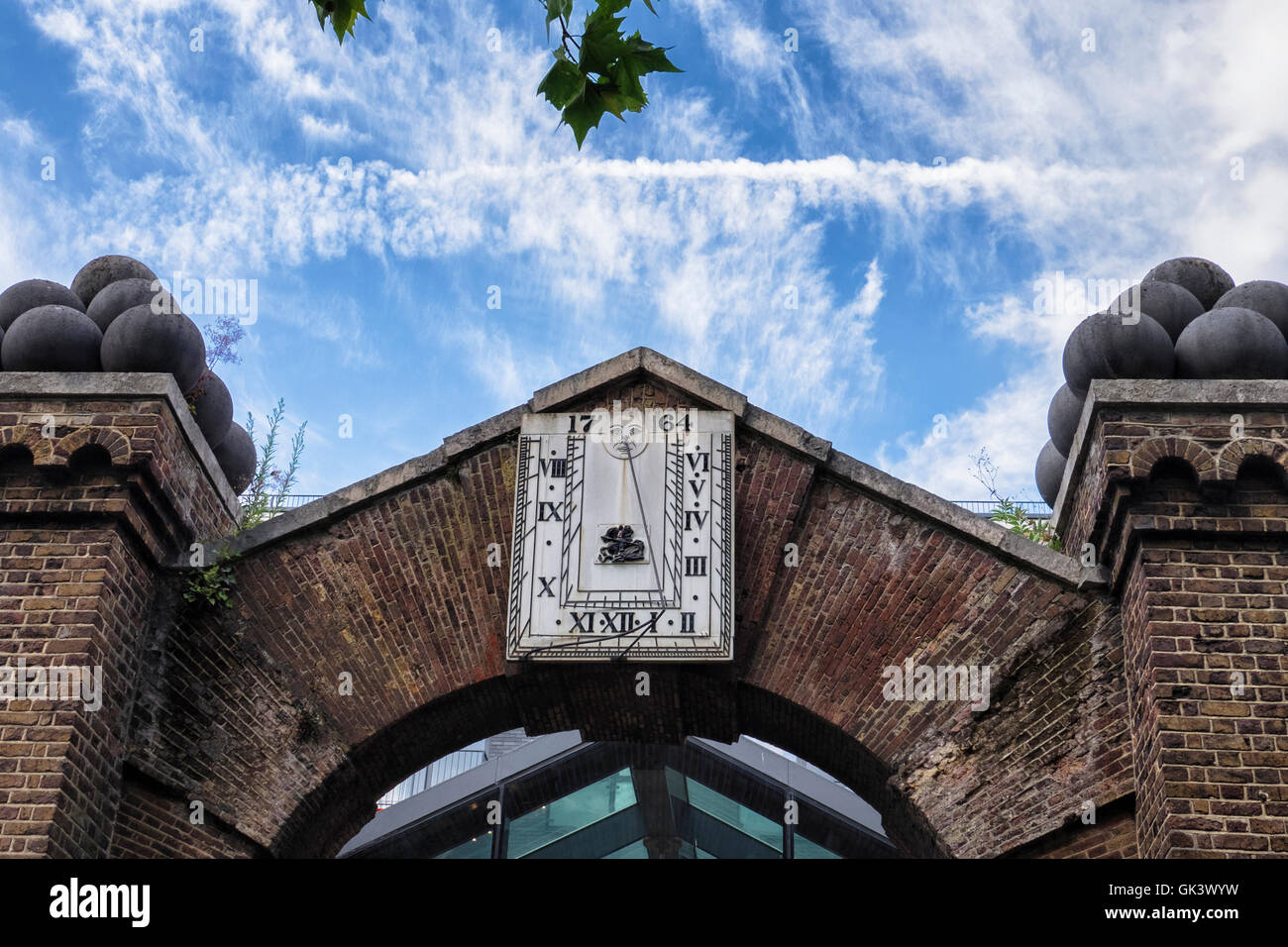 Woolwich, London. The Dial Arch historic old pub and birthplace of Arsenal  Football Club Stock Photo - Alamy