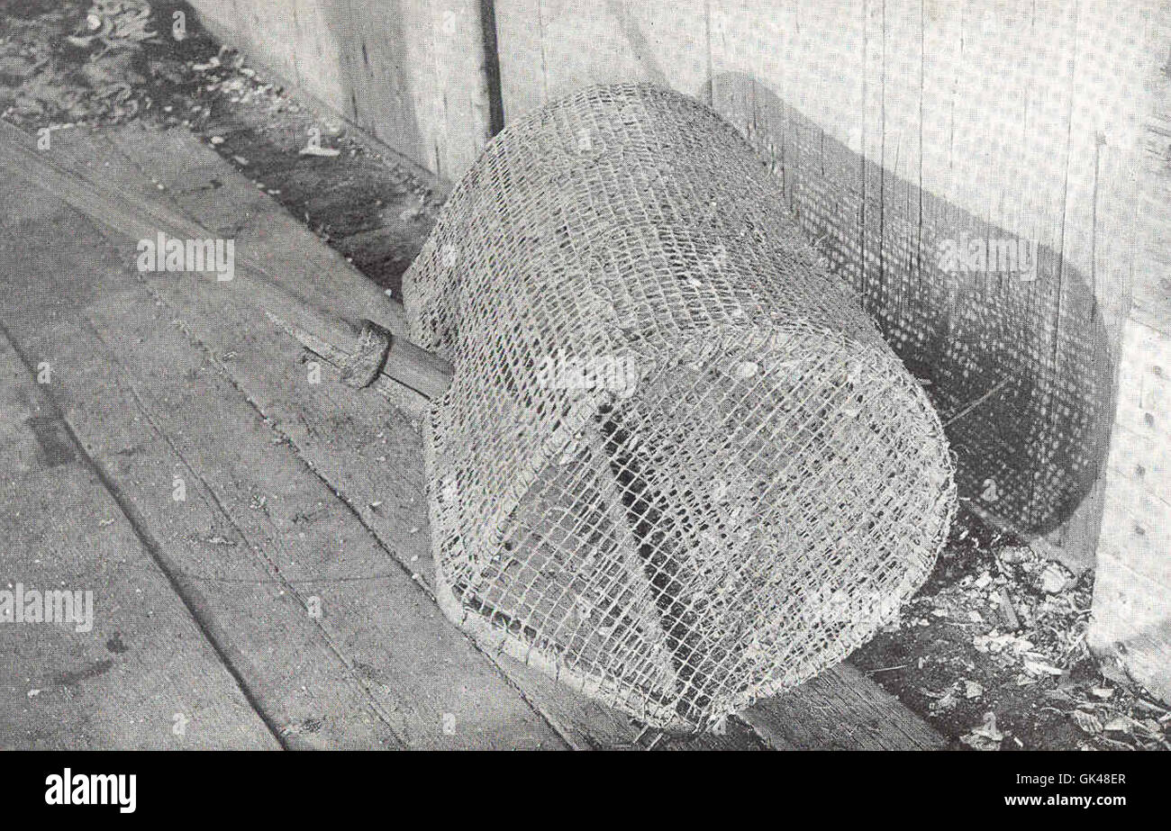 48212 Basket rake covered with fine meshed wire netting, used at New