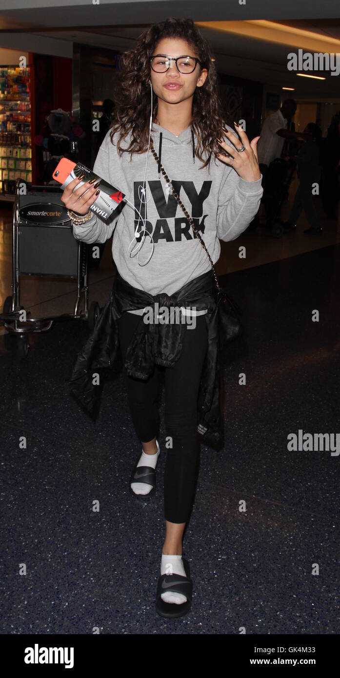Zendaya arrives at Los Angeles International Airport Featuring: Zendaya  Where: Los Angeles, California, United States When: 03 May 2016 Stock Photo  - Alamy