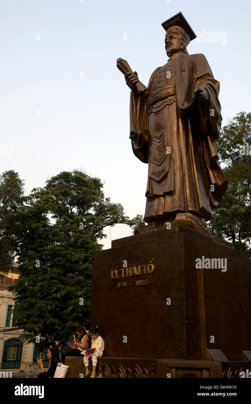 A statue of Ly Thai To, emperor and founder of the Ly dynasty, in Indira Gandhi Park, Hanoi. --- Image by © Jeremy Horner Stock Photo