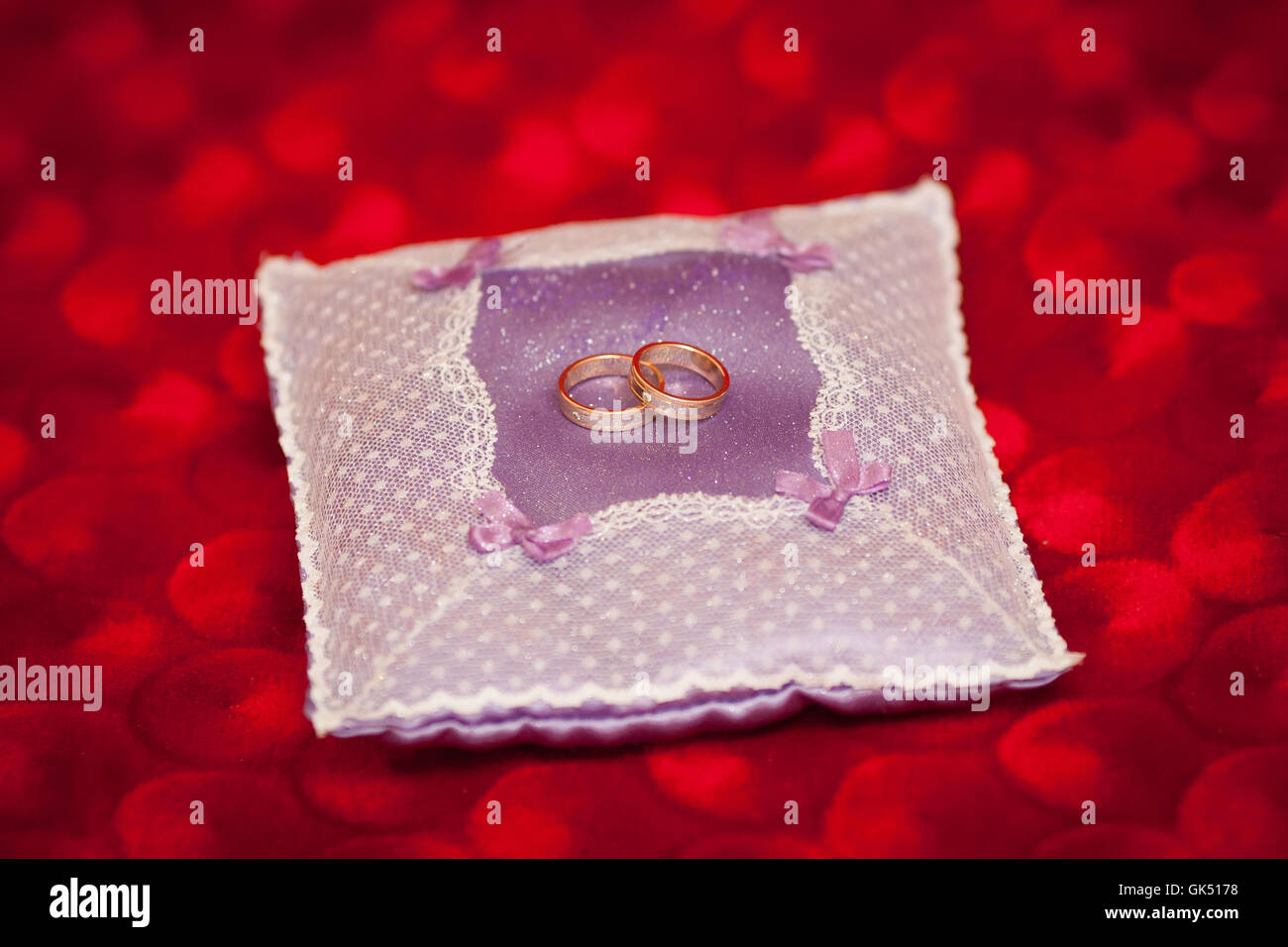 Purple pillow hires stock photography and images Alamy