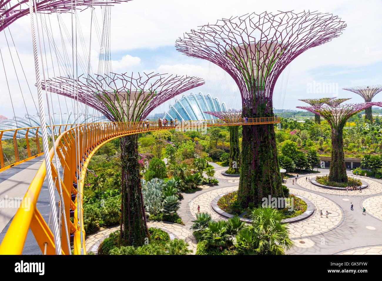 Sculptures at gardens by the bay singapore hi-res stock photography and ...