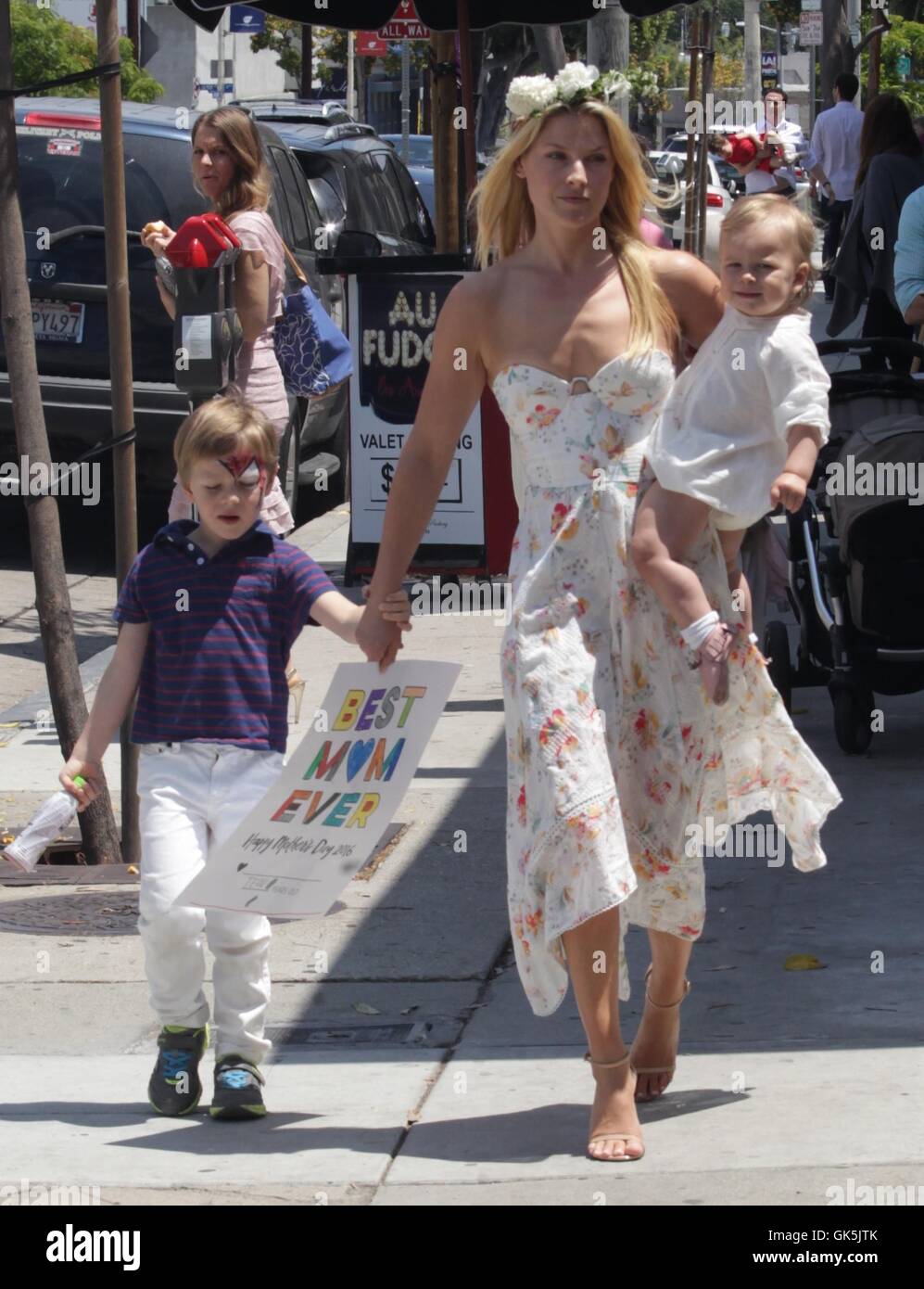 Ali Larter celebrates Mother's Day at Au Fudge with her two children ...