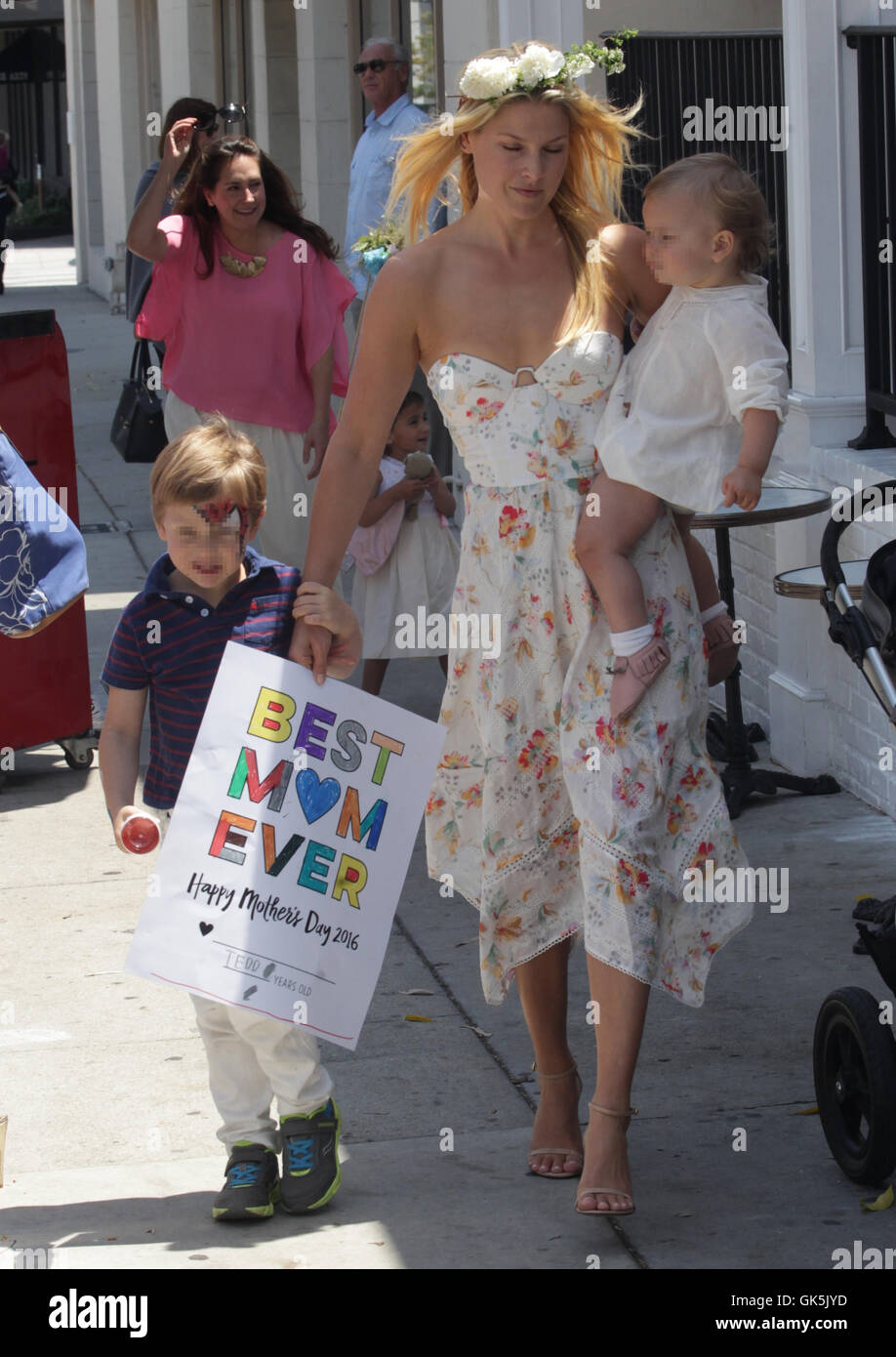 Ali Larter celebrates Mother's Day at Au Fudge with her two children