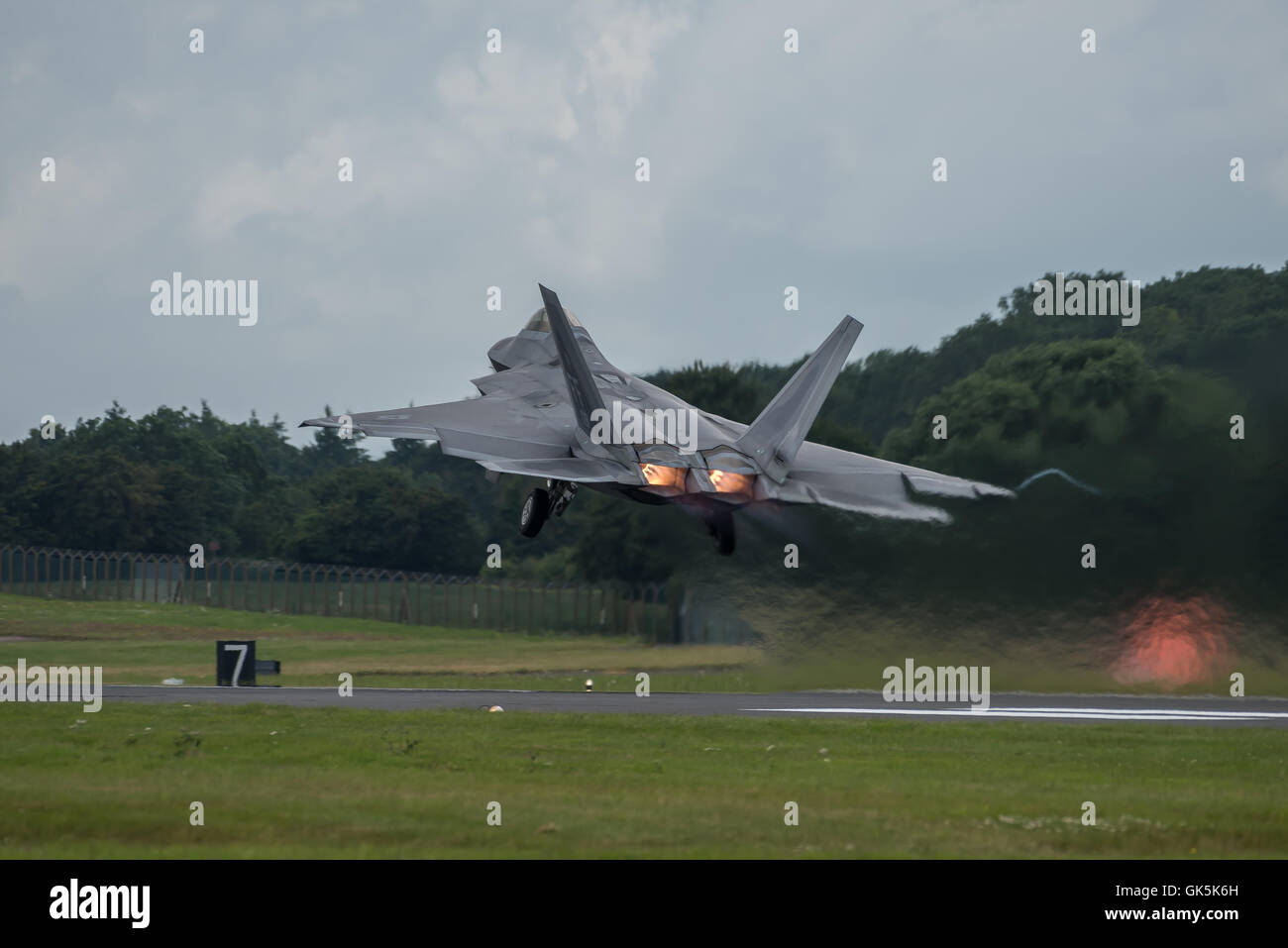 F 22 raptor missile hi-res stock photography and images - Alamy