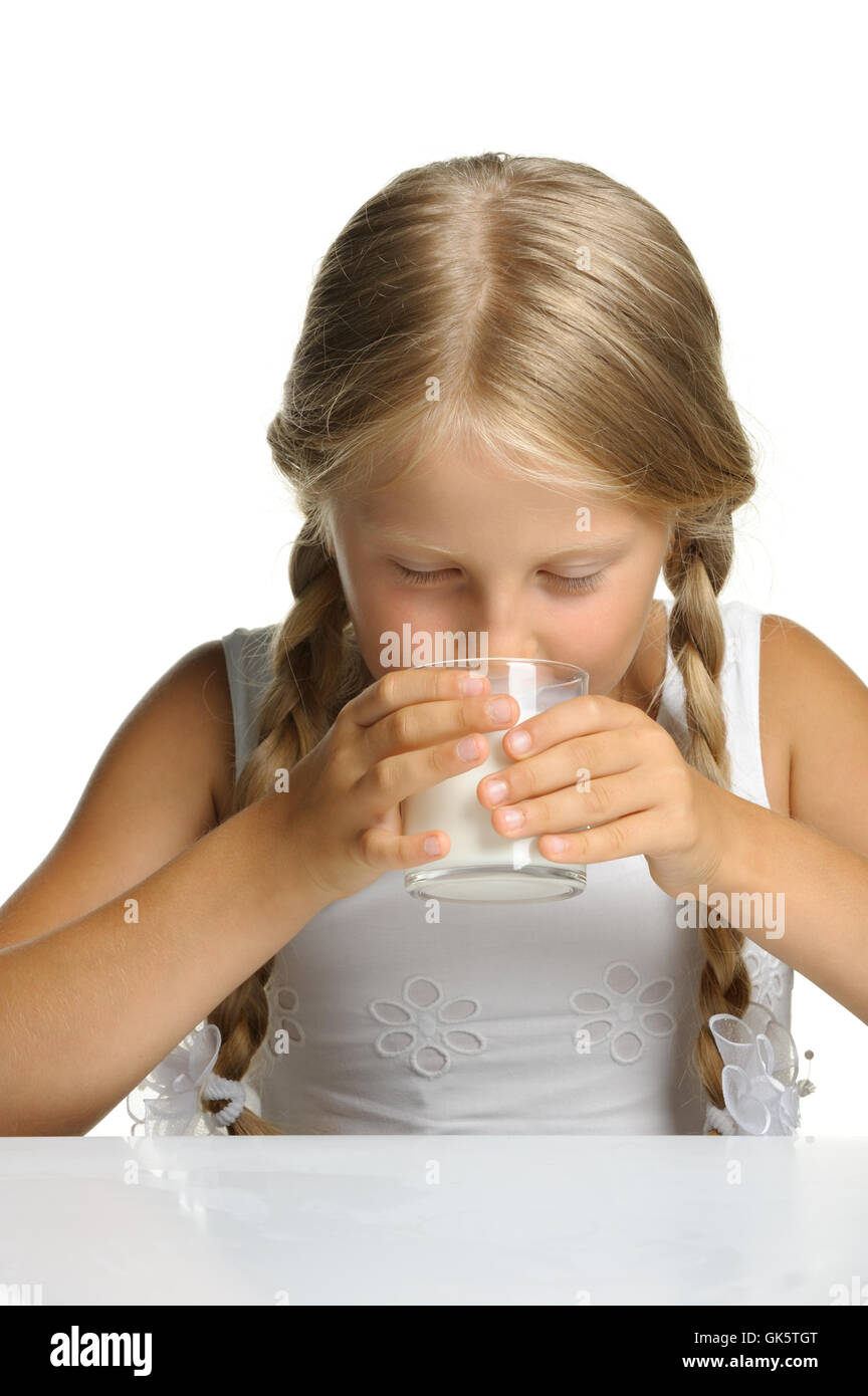 маленькая девочка пьет сперму фото 29