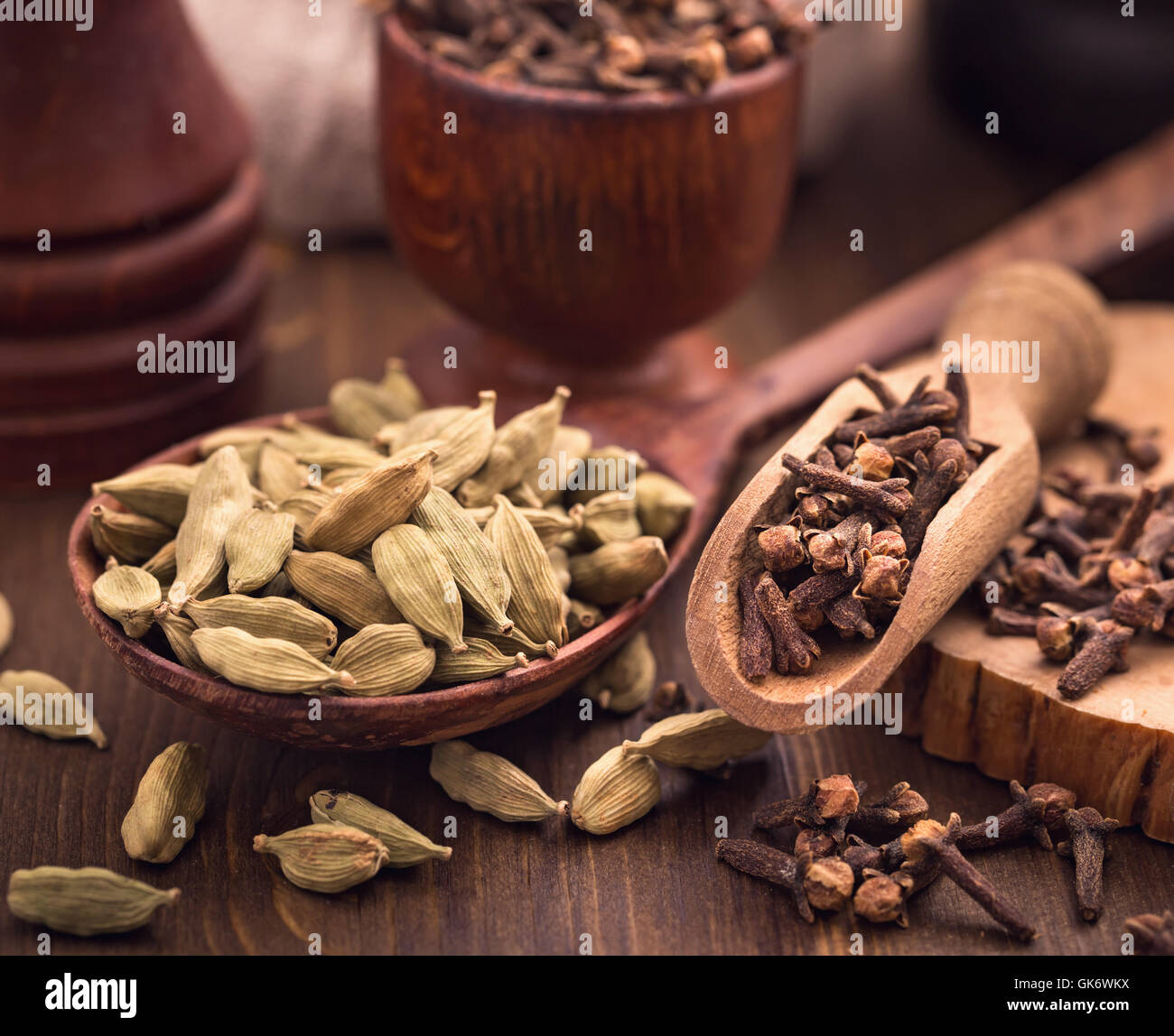 Clove and cardamom spices Stock Photo Alamy