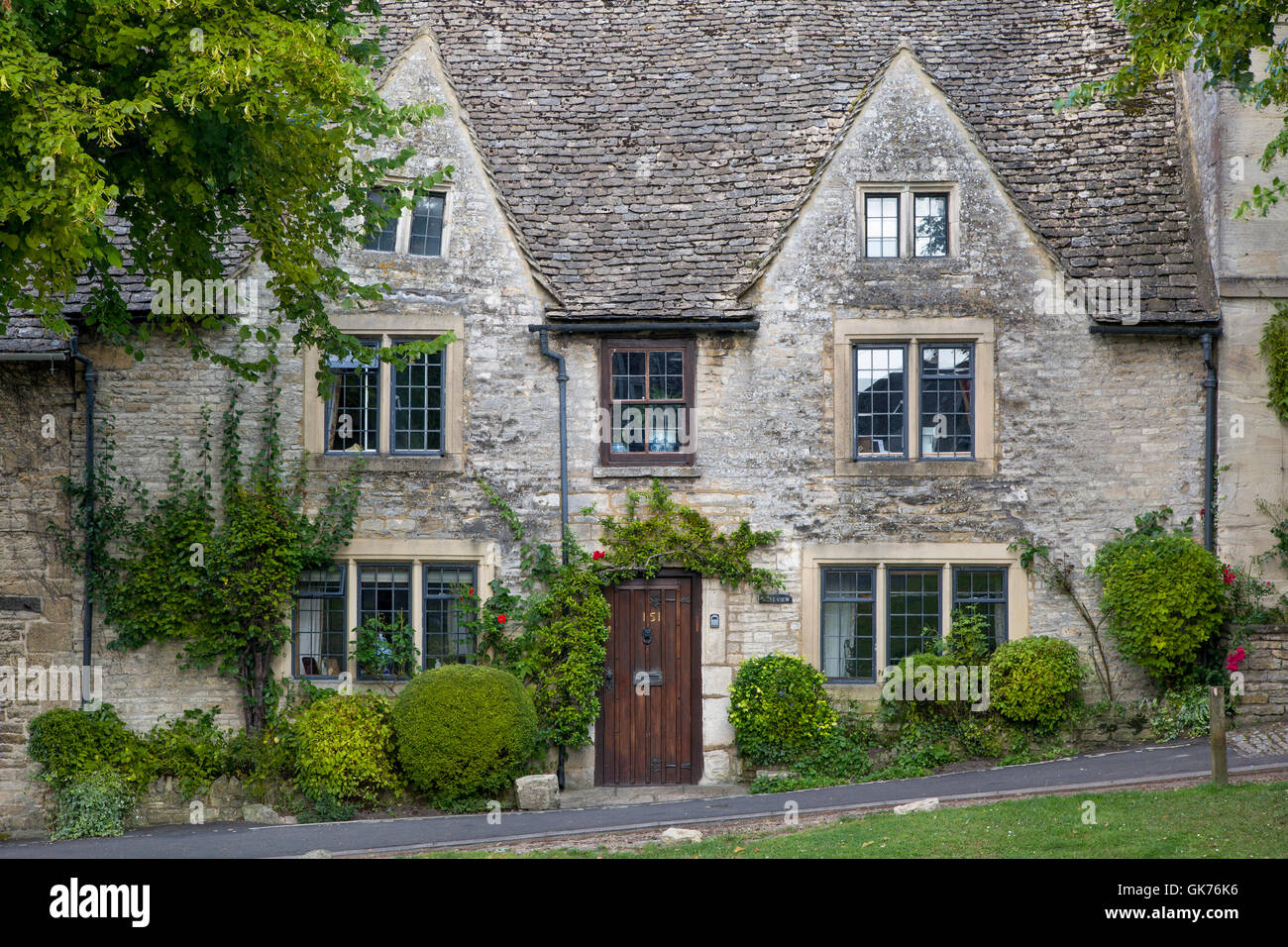Homes along the High Street in Burford, the Cotswolds, Oxfordshire, England Stock Photo