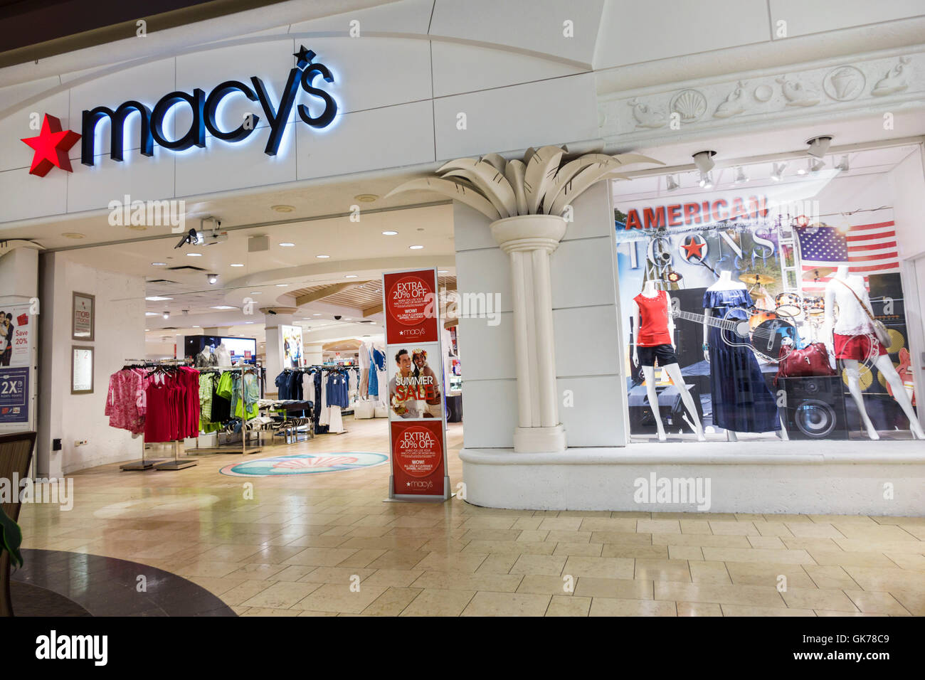 Florida naples coastland center shopping mall hires stock photography and images Alamy