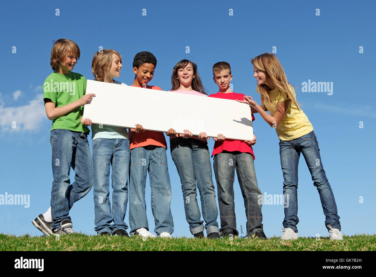 Group kids holding blank sign hi-res stock photography and images - Alamy