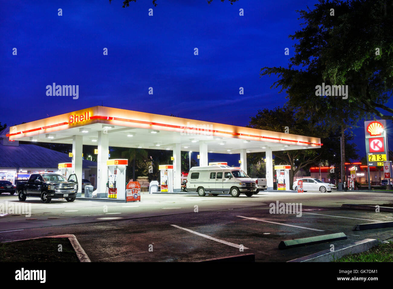 Florida Ellenton,Shell Oil Company,gas station,filling station,fuel,gasoline,petrol,logo,Circle K,convenience store,van,pick-up truck vehicle,forecour Stock Photo