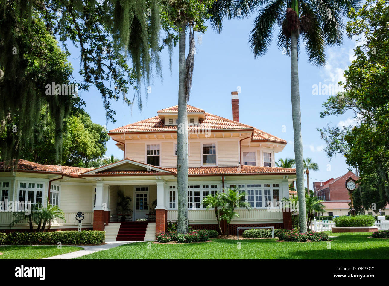 Florida,South,Palmetto,Palmetto River waterside Bed and Breakfast,historic home,landmark,1913,guesthouse,exterior,garden,Sea waterrs Catalog Home,kit Stock Photo